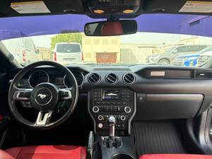 Ford Mustang Coupé Usata del 2017, Benzina 3.7L, Fari a LED, Pneumatici R19, Sedili Scuri, Guida a Sinistra |   Pronto per l'esportazione - Product Image 2