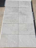 Dalles de pavés en marbre naturel gris clair 2025, finition sablée antidérapante, pour villas modernes, appartements, extérieurs de piscines, certifiées CE, haute qualité
