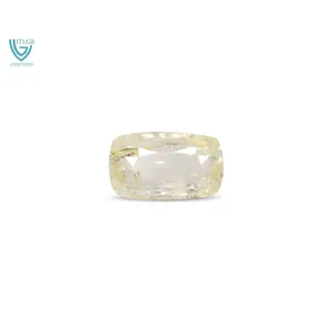 Saphir Jaune Naturel (Pukhraj) 3,73 Carats, Taille Émeraude Facettée, Pierre Libre, Matériau de Gemme Rouge, Similaire à l'Alexandrite et à l'Aigue-marine - Product Image 1