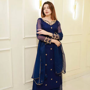 Conjunto Sharara elegante para mujer, ropa étnica elegante, tela premium de georgette sintética, top bordado con pantalón palazzo y dupatta a juego. - Product Image 1