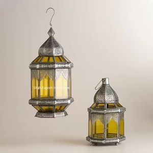 Lanterne à bougie en métal d'excellente conception gris fini avec du verre coloré pour la lanterne suspendue de mariage et de décoration intérieure - Product Image 1