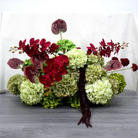 Vente en gros de boules de fleurs artificielles en soie Loyan modernes de haute qualité pour les arrangements de centre de table de mariage