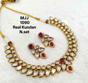 Collier de mariée Kundan de la meilleure qualité avec un design indien classique, parfait pour les cérémonies de mariage, disponible au prix d'usine - Product Image 1