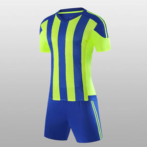 Ropa deportiva de fútbol de poliéster 100% personalizable de alta calidad, ligera, transpirable, de secado rápido, completamente sublimada, para hombres y adultos - Product Image 1