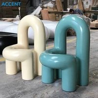 Tabouret d'appoint ludique en PRV en forme de tube pour café, bar, showroom, villa, intérieur personnalisé pour agences de design et projets d'aménagement hôtelier