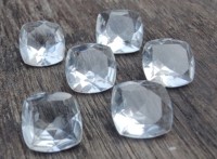 Qualité AAA+ Marque Lavira Cristal de Quartz Naturel Forme Coussin Facetté 8mm-14mm Couleur Blanche Pierres Précieuses Libres Amplify par un tiers