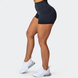 กางเกงขาสั้นผ้าสเตรชและทรงเข้ารูปสวมใส่สบาย พร้อมเนื้อผ้านุ่มและดีไซน์ที่ยืดหยุ่นตามการเคลื่อนไหว - Product Image 3