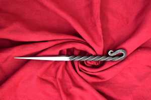 Cueilleur de nourriture Viking médiéval en acier inoxydable forgé à la main pour les fêtes d'enfants et les cadeaux Outil de bijoux forgé unique - Product Image 6