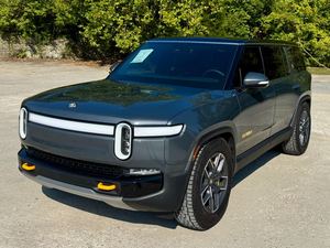 SUV électrique automatique 1 vitesse R-1-S 2024 d'occasion en excellent état, prêt à la vente - Product Image 5
