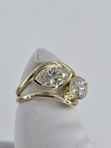 Anillo de diamante cultivado en laboratorio en oro amarillo de 14K y 18K |   Anillo de diamantes Marquise para mujer |   Elegante Joyería Moderna para Compromiso - Product Image 3
