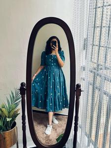 Robe longue d'été élégante avec broderie all-Over Célébrez la joie avec style - Product Image 2