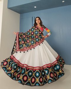 Magnifique ensemble Lehenga en coton vibrant pour les occasions de mariage et de fête lié à tous les yeux - Product Image 2
