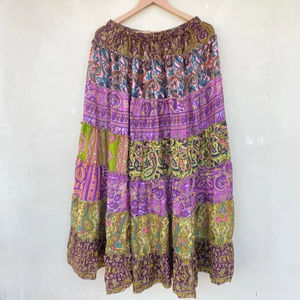 Hermosa falda de seda India Vintage para mujer, falda Floral de retazos bohemios hechos a mano, falda Maxi larga de verano Multicolor, regalo para ella - Product Image 1