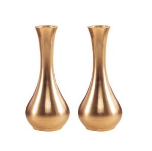 Ensemble de 2 vases à fleurs en aluminium avec finition en laiton pour la décoration du salon, de la chambre à coucher ou de la salle à manger - Product Image 1