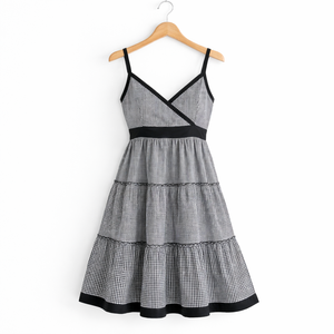 Robe mi-longue en coton confortable pour le travail, noir et blanc, avec rayures noires et grises - Product Image 1