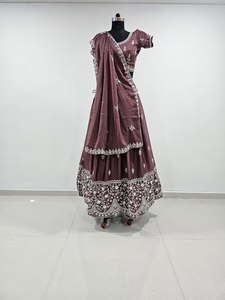Lehenga Choli en soie traditionnel avec un élégant chemisier et un dupatta pour femmes, idéal pour les mariages, les célébrations et les fêtes, en solde ! - Product Image 2