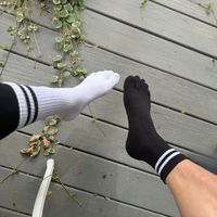 Vente chaude, chaussettes à cinq doigts personnalisées avec logo, design rayé, chaussettes de sport en coton pour hommes et femmes, vente en gros, fournisseur de gros, commande en gros