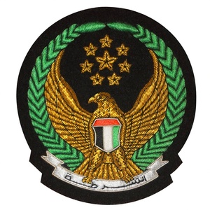 Badge brodé à la main - Product Image 1