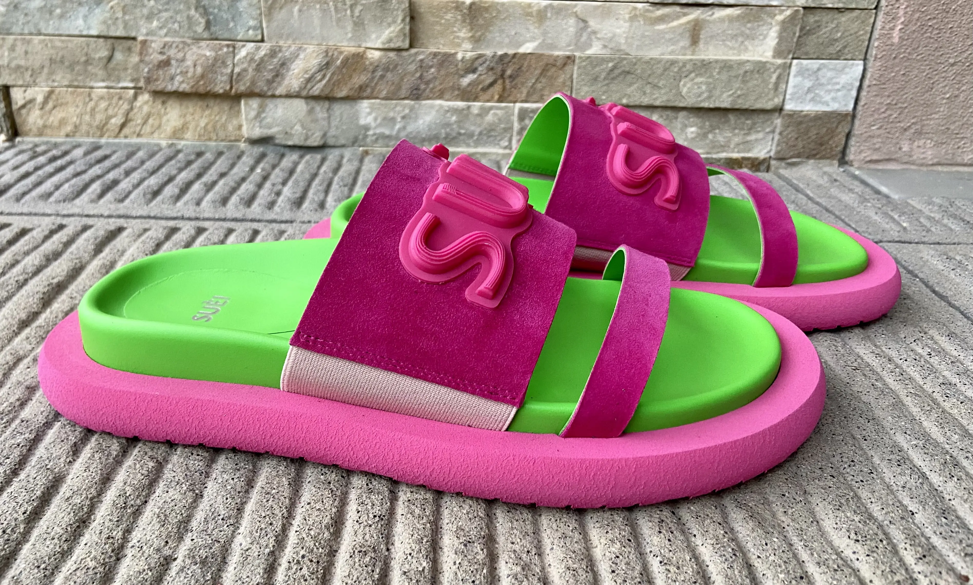 Sandalias planas de piel de ante italiana de la mejor calidad, y Fluo Fuxia, Color verde, cómodas para el día a día, 2023