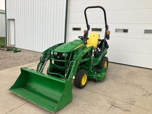 Nouveaux tracteurs utilitaires compacts John Deere 1025R 2025 à vendre avec tondeuse, chargeur et pelle rétrocaveuse 60 pouces 21,5-75 CV Fabriqués aux États-Unis à bas prix - Product Image 3