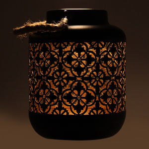 Portavelas de metal recortado redondo negro altamente duradero, tarros de linterna de latón y hierro para exteriores para uso doméstico - Product Image 3