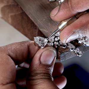 Pendientes colgantes de joyería nupcial exclusiva Pendientes de borlas exquisitos de moda encantadora en oro blanco sólido de 18 quilates con diamantes de laboratorio - Product Image 3