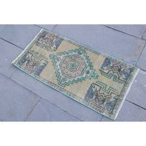 Alfombra turca vintage de 1.6x3.2 pies (49x98 cm), alfombra azul verde con lunares - Product Image 2