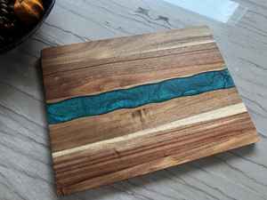 เขียงไม้เรซิ่นใช้งานได้ยาวนาน ผลิตจากไม้กระถินเทศและไม้มะม่วง ออกแบบมาเพื่อการทำอาหารอย่างมีประสิทธิภาพ - Product Image 4