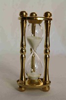 Minuteur en métal artisanal moderne et exquis pour une décoration intérieure élégante et écologique, idéal pour la maison et le bureau.