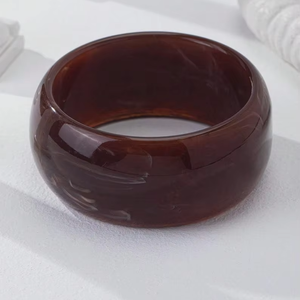 Ensemble de bracelets en résine traditionnels écologiques de conception ethnique, faits à la main, bijoux de mode pour femmes pour les mariages, les festivals et les cadeaux - Product Image 1