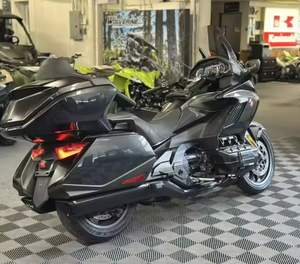 Moto de tourisme neuve Honda Gold Wing Tour DCT 2025-2026 de qualité, 1833 cm³, 4 temps - Product Image 2