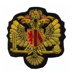 Insignias bordadas en 3D profesionales hechas a mano, parches personalizados en forma de corazón, ropa de moda, decoraciones de marca, cuentas bordadas a mano - Product Image 3