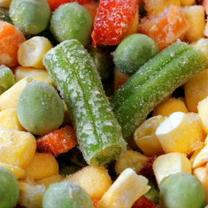 Verduras mixtas congeladas con zanahoria, frijoles, guisantes y maíz envasadas a granel de quinientos gramos, listas para cocinar. - Product Image 1