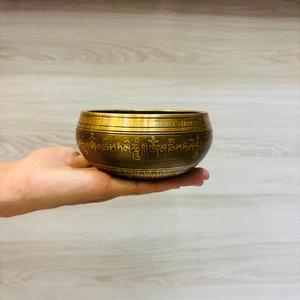 Bol chantant de style traditionnel en Bronze tibétain à haute résonance pour les professionnels de la santé holistiques Produit artisanal en métal - Product Image 1