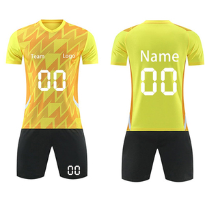 Uniformes de fútbol ligeros de sublimación completa en MOQ bajo 100% poliéster transpirable personalizado diseño de sublimación uniforme de fútbol - Product Image 1