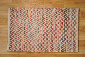 Tapis de coton en laine chevron multicolore fait à la main texturé doux pour une décoration bohème vibrante - Product Image 6