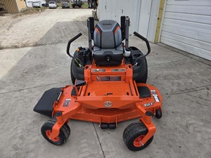 Kubota Z422 <b>Lawn</b> <b>Mower</b> Zero Turn Riding <b>Mower</b> & Grass Cutter for Sale - Product Image 1