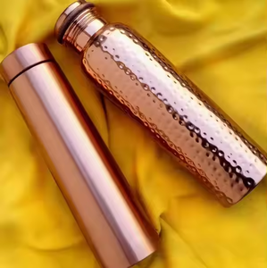 Flacon en cuivre avec un artisanat de qualité supérieure par Crescent Crafts - Product Image 4