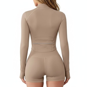 Conjunto de Yoga de 2 Piezas Personalizado OEM para Mujer: Chaqueta de Manga Larga con Cremallera Completa y Orificios para Pulgares y Pantalones Cortos de Ciclismo de Cintura Alta para Entrenamiento y Gimnasio - Product Image 3