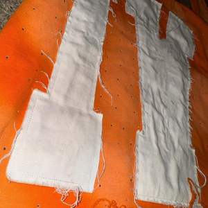 เสื้อฮู้ดดี้ทรงครอปชาย แบรนด์ OEM ผลิตตามสั่ง ผ้าฝ้ายคอมบ์เฟรนช์เทอร์รี่ สไตล์สตรีทแวร์ ขอบดิบ โค้งมน ซันเฟด แอซิดวอช แต่งแพทช์ ลุคดิสเทรส สำหรับฤดูหนาว - Product Image 4