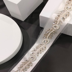 Hecho a mano cristal y Perla embellecido único y elegante borde elegante diamante y Moti encaje tela elegante diseño de encaje - Product Image 4