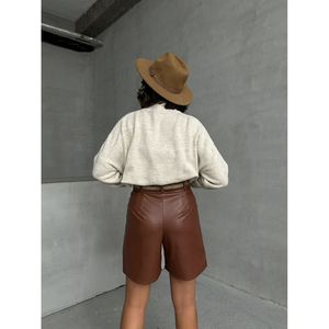 กางเกงขาสั้นหนังผู้หญิงแบบมีเข็มขัด ขายส่ง - Product Image 3