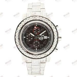 Montre chronographe en argent glacé avec cadran noir, lunette cloutée de cristaux et affichage de la date Montre audacieuse et sophistiquée - Product Image 2