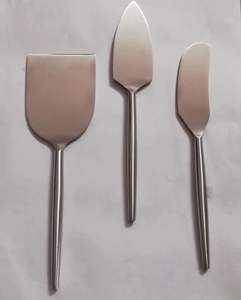 ชุดชีสสแตนเลสมาใหม่ พร้อมด้ามจับหวาย ชุดชีสสำหรับเครื่องครัว ของตกแต่งบ้าน อุปกรณ์ตัดเนยและพิซซ่า - Product Image 4