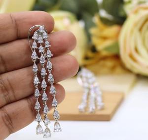 Pendientes de Plata de Primera Calidad con Incrustaciones de Moissanita, Diseño Moderno y Glamuroso para Bodas y Fiestas - Product Image 1