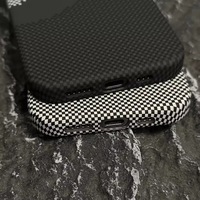 Coque de téléphone portable ultra-fine et légère en PC rigide avec texture carbone en fibre d'aramide, compatible avec la charge magnétique et antichoc pour