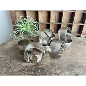 Ensemble de ronds de serviette en acier inoxydable pour décor de table à manger élégant avec finition en argent poli pour les mariages et les fêtes - Product Image 2