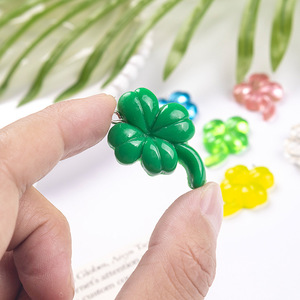 จี้เรซิ่นรูปใบโคลเวอร์สี่แฉก เครื่องรางนำโชคสำหรับงาน DIY ทำต่างหู สร้อยคอ สร้อยข้อมือ เครื่องประดับ - Product Image 3