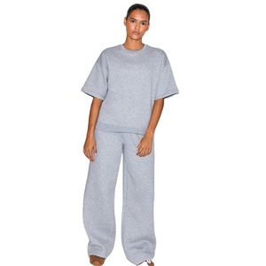 Ensemble de survêtement pour femme coupe décontractée haut à manches courtes et pantalon à cordon parfait pour les voyages et la maison - Product Image 1
