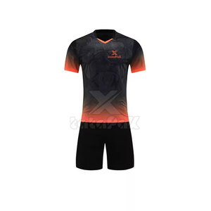 Nouvelle conception, uniforme de football léger et respirant, uniformes de football personnalisés pour l'entraînement - Product Image 1